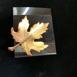 Gold tone leaf brooch